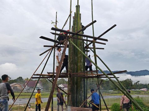 Pembuatan Pohon Natal 2025